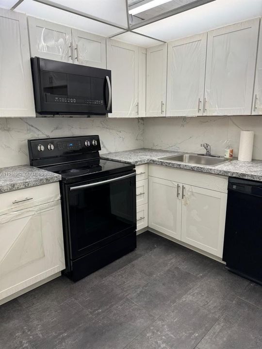 For Sale: $375,000 (2 beds, 2 baths, 1087 Square Feet)