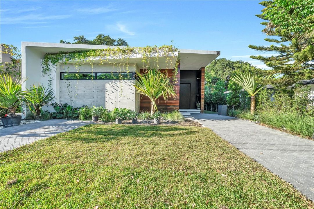 出租: $16,500 (3 贝兹, 2 浴室, 3031 平方英尺)