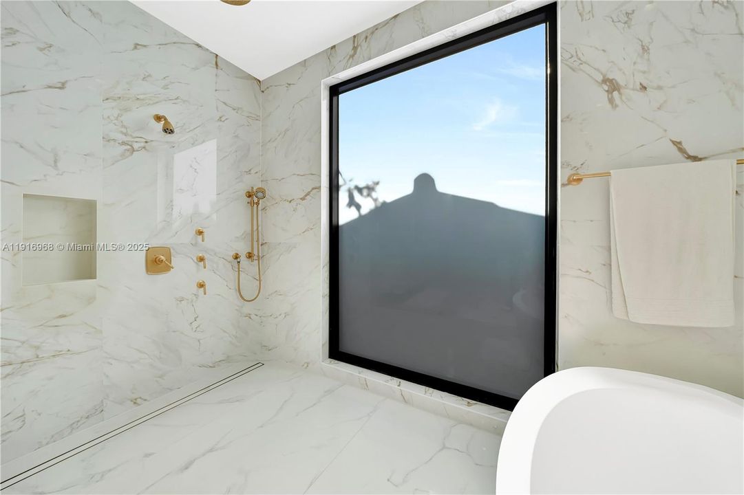 出租: $16,500 (3 贝兹, 2 浴室, 3031 平方英尺)