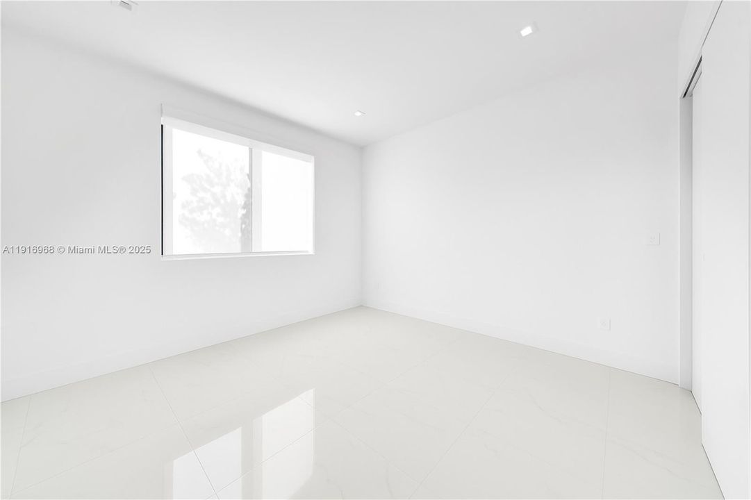 出租: $16,500 (3 贝兹, 2 浴室, 3031 平方英尺)