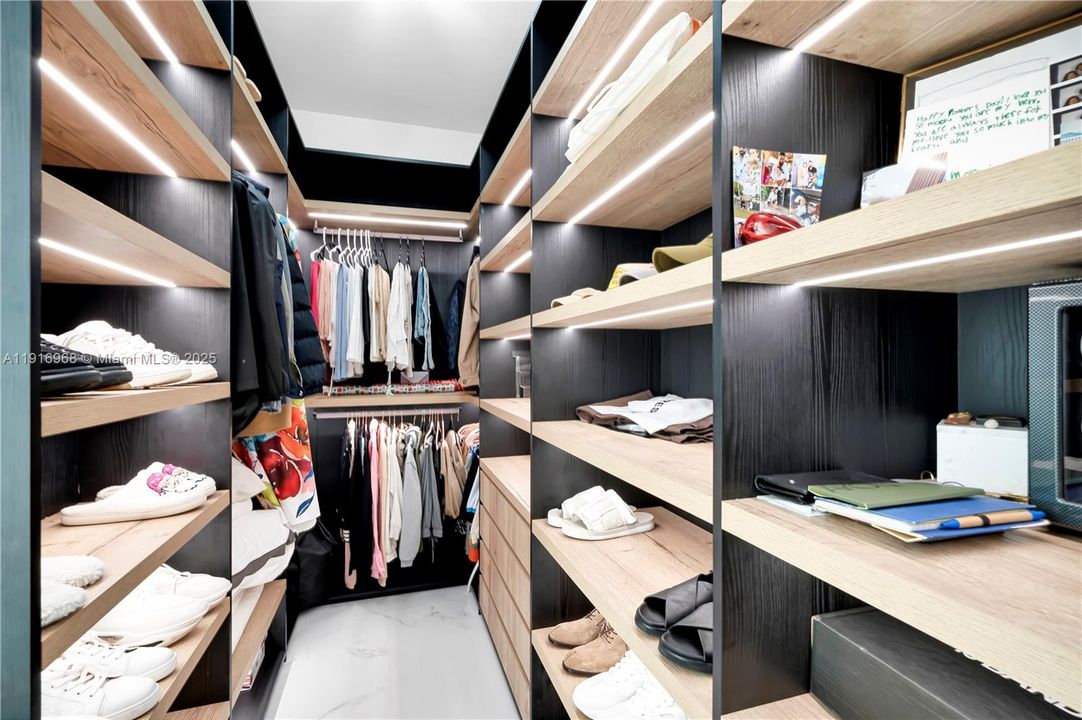 出租: $16,500 (3 贝兹, 2 浴室, 3031 平方英尺)