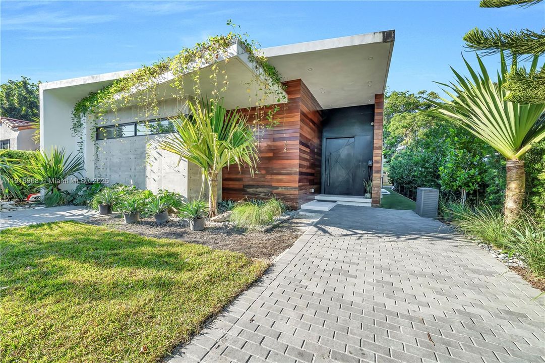 出租: $16,500 (3 贝兹, 2 浴室, 3031 平方英尺)