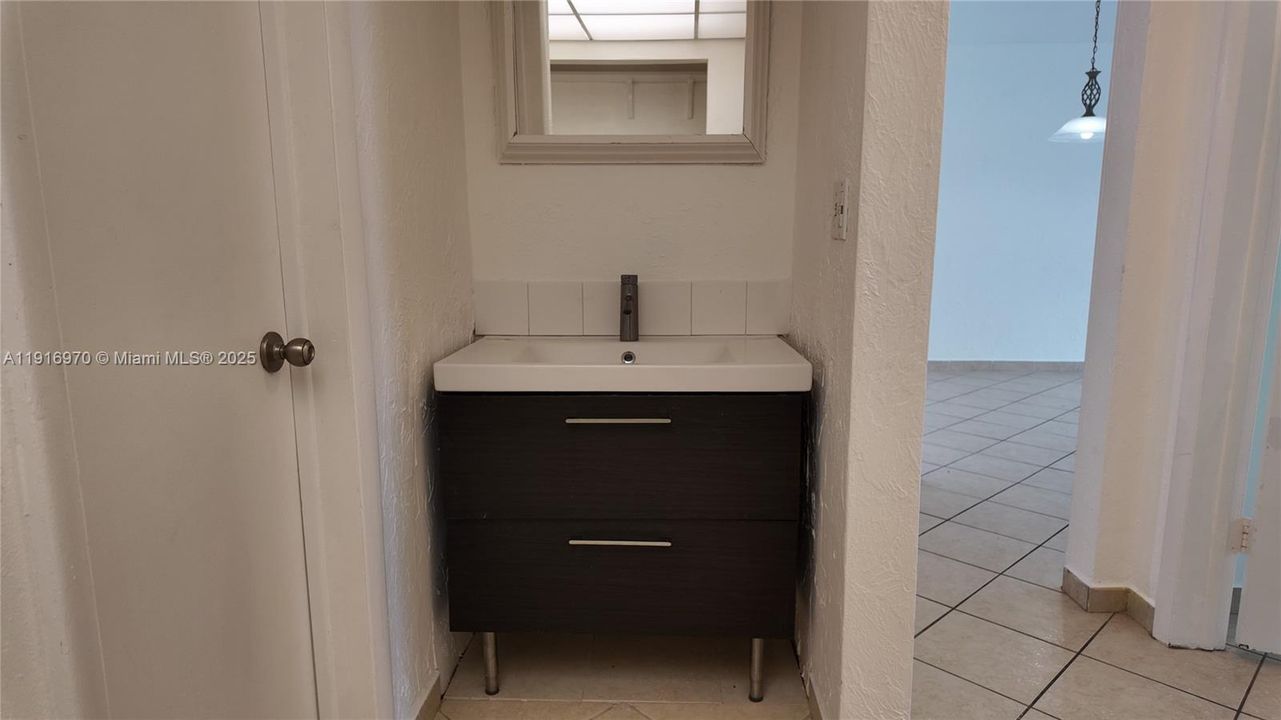 出租: $1,550 (1 贝兹, 1 浴室, 850 平方英尺)