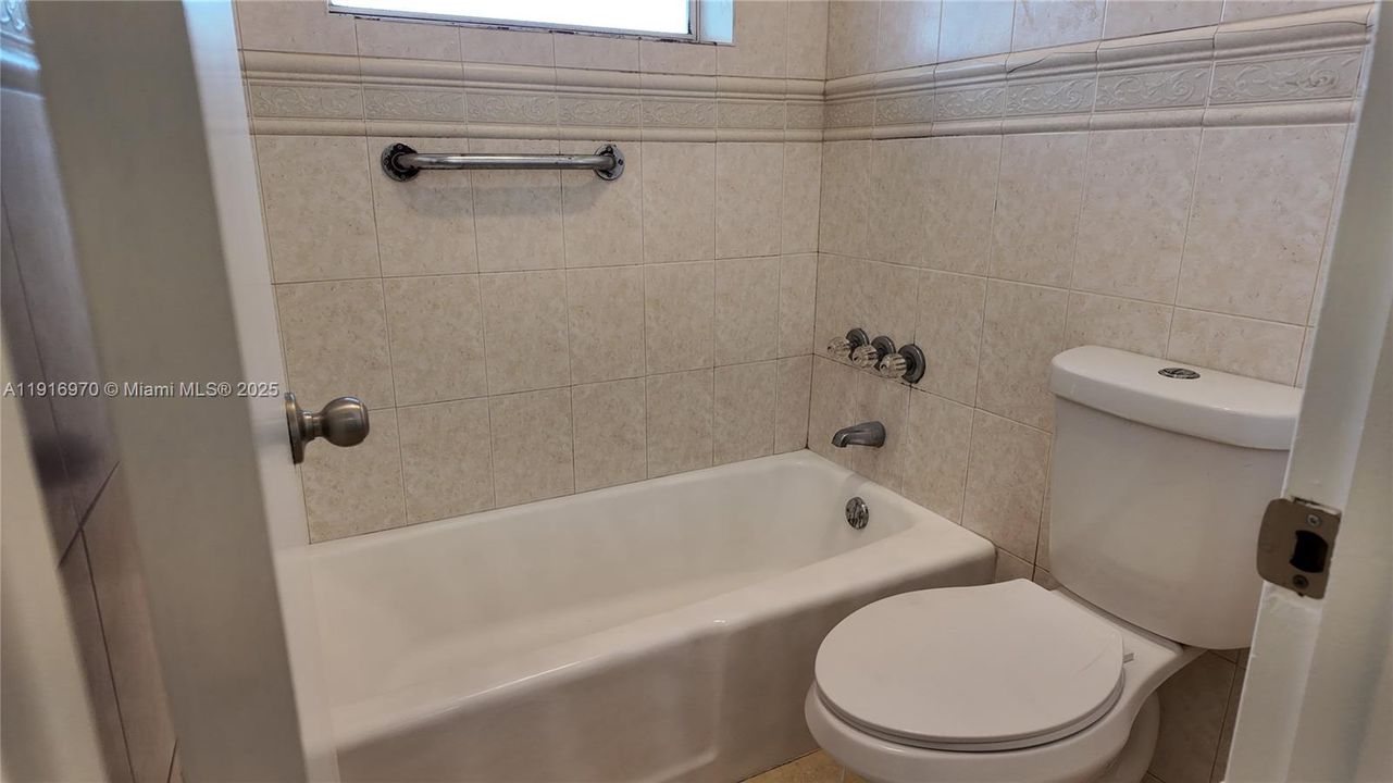 出租: $1,550 (1 贝兹, 1 浴室, 850 平方英尺)