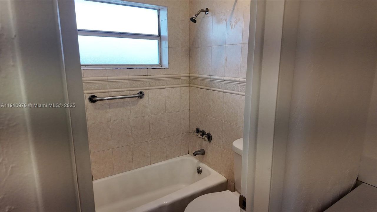 出租: $1,550 (1 贝兹, 1 浴室, 850 平方英尺)