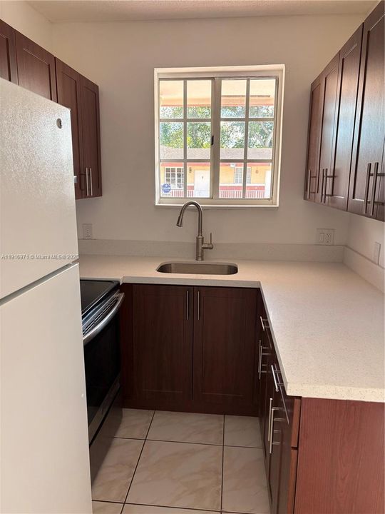 出租: $1,800 (2 贝兹, 1 浴室, 20958 平方英尺)