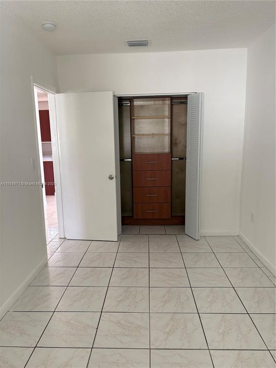 出租: $1,800 (2 贝兹, 1 浴室, 20958 平方英尺)