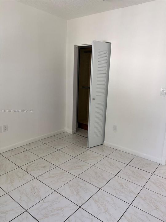 出租: $1,800 (2 贝兹, 1 浴室, 20958 平方英尺)