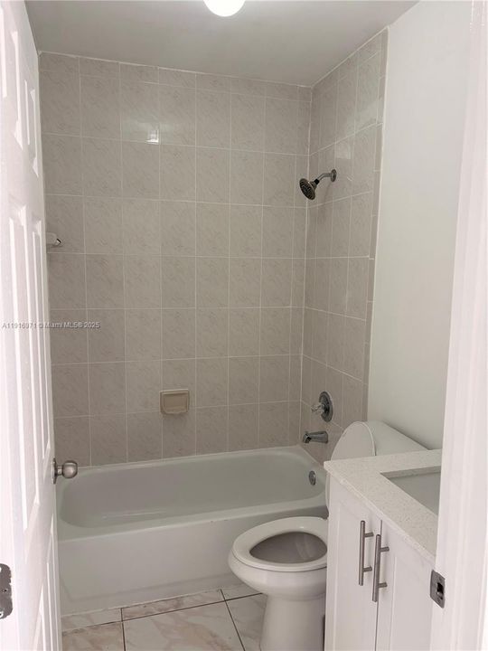 出租: $1,800 (2 贝兹, 1 浴室, 20958 平方英尺)