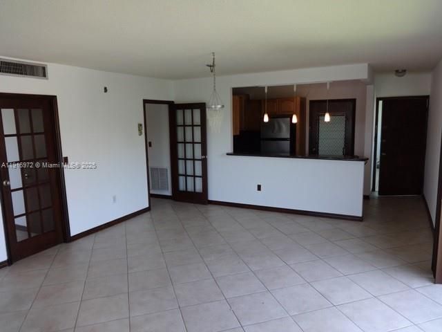 待售: $320,000 (2 贝兹, 2 浴室, 975 平方英尺)