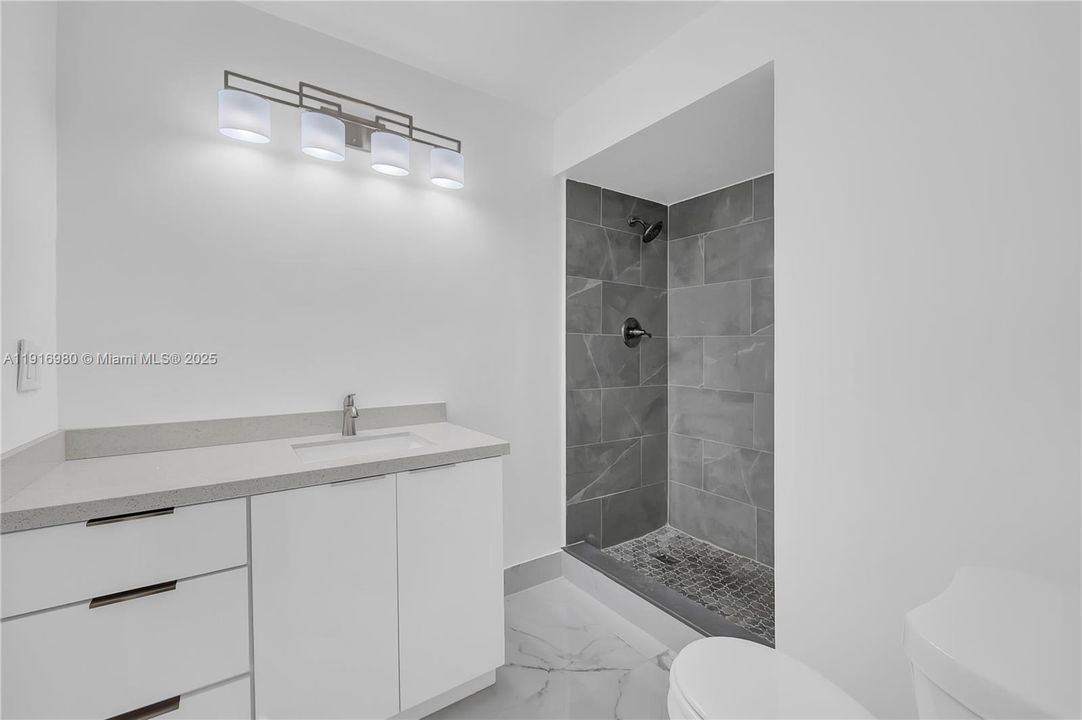 出租: $3,400 (4 贝兹, 2 浴室, 2020 平方英尺)