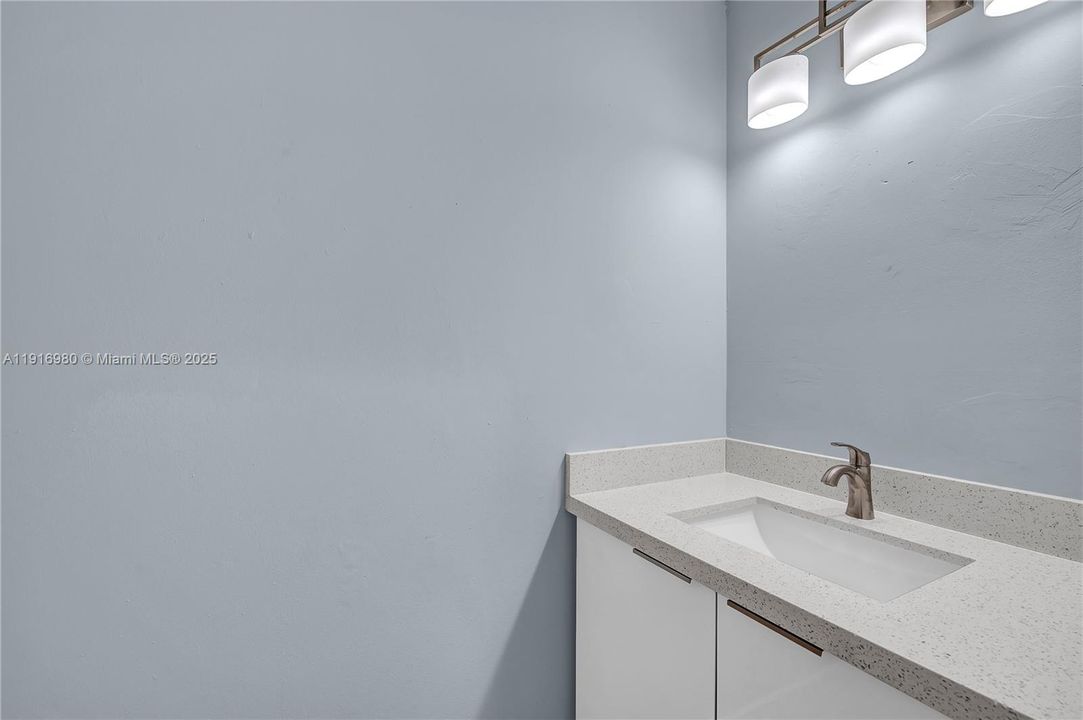 出租: $3,400 (4 贝兹, 2 浴室, 2020 平方英尺)