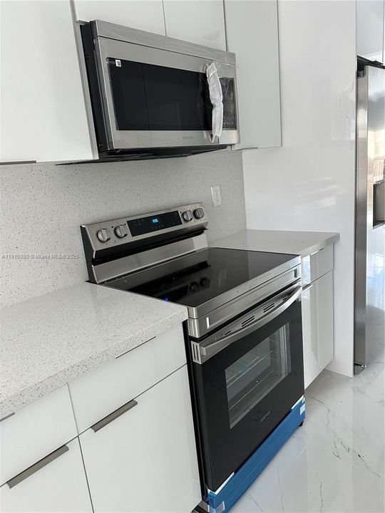 出租: $3,400 (4 贝兹, 2 浴室, 2020 平方英尺)