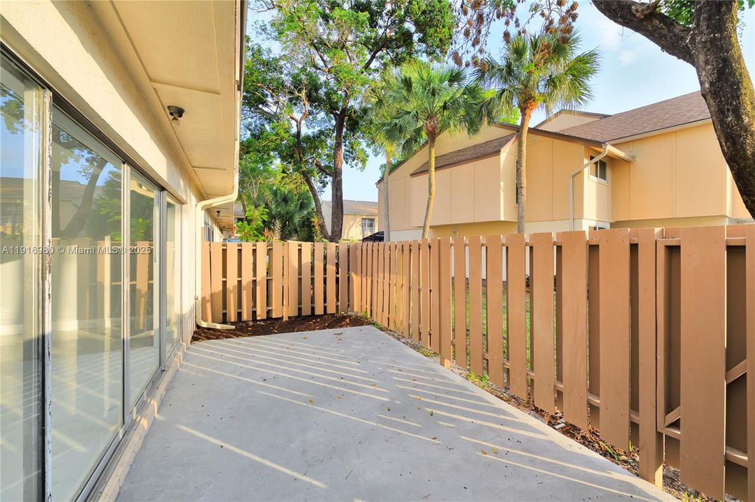 出租: $3,400 (4 贝兹, 2 浴室, 2020 平方英尺)