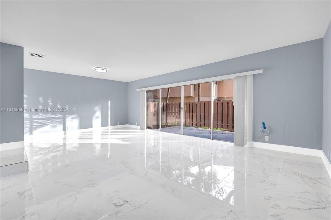 出租: $3,400 (4 贝兹, 2 浴室, 2020 平方英尺)