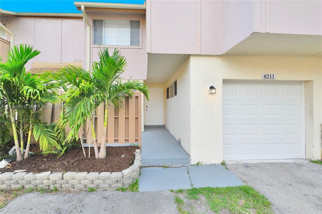 出租: $3,400 (4 贝兹, 2 浴室, 2020 平方英尺)