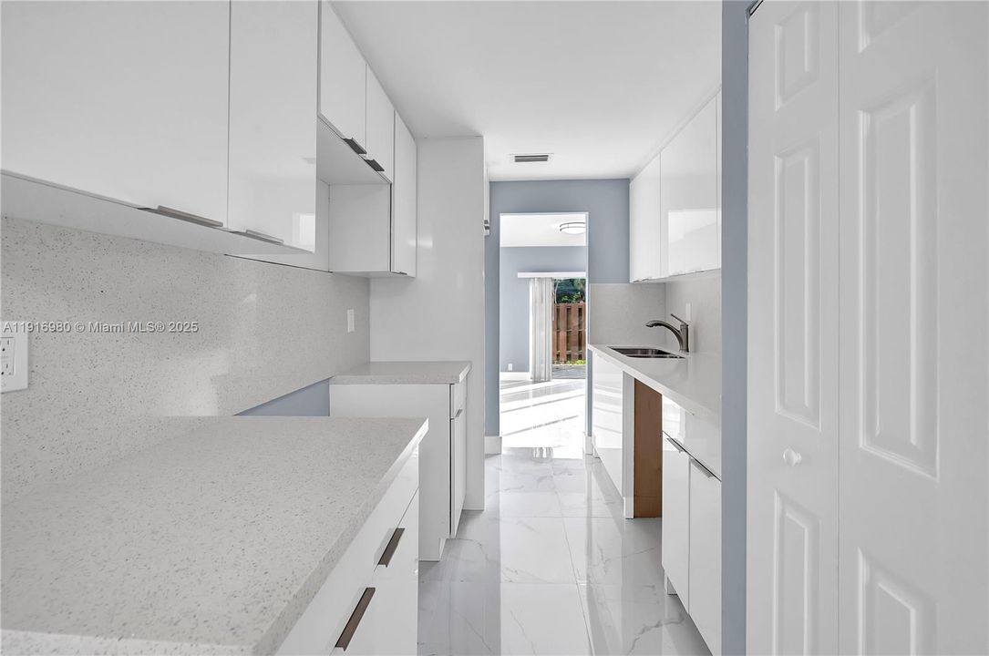 出租: $3,400 (4 贝兹, 2 浴室, 2020 平方英尺)