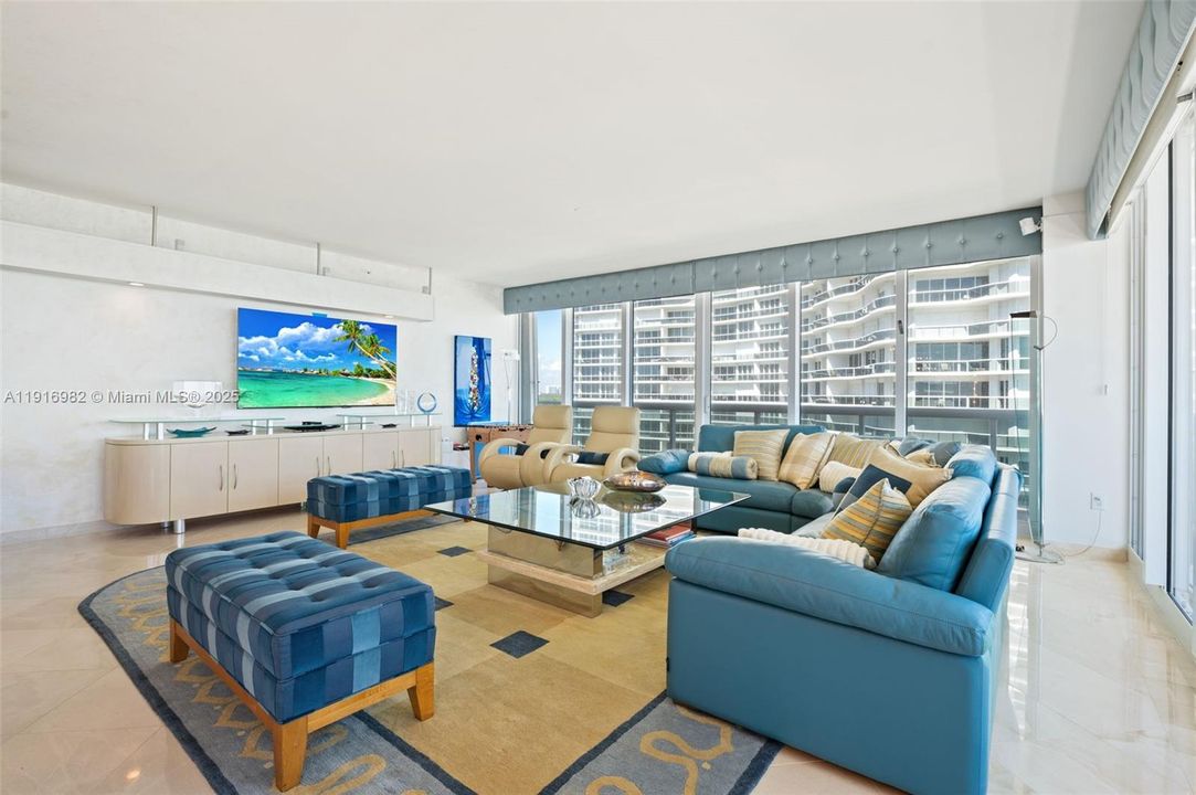 For Rent: $12,990 (3 beds, 3 baths, 2790 Square Feet)