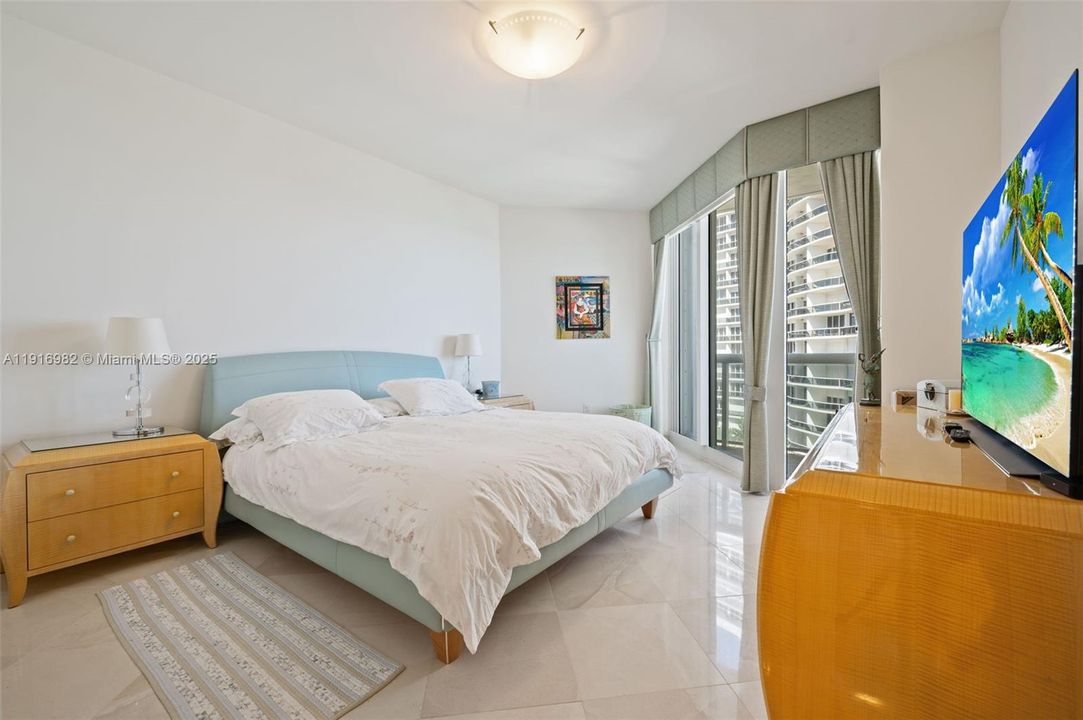 For Rent: $12,990 (3 beds, 3 baths, 2790 Square Feet)