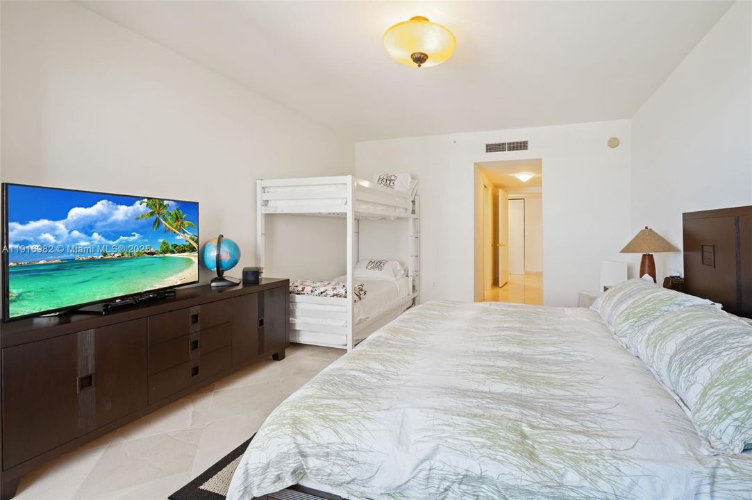 For Rent: $12,990 (3 beds, 3 baths, 2790 Square Feet)