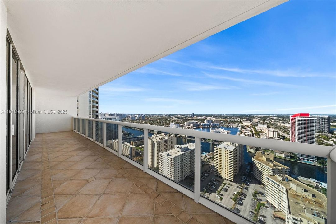 待售: $1,250,000 (2 贝兹, 2 浴室, 1458 平方英尺)