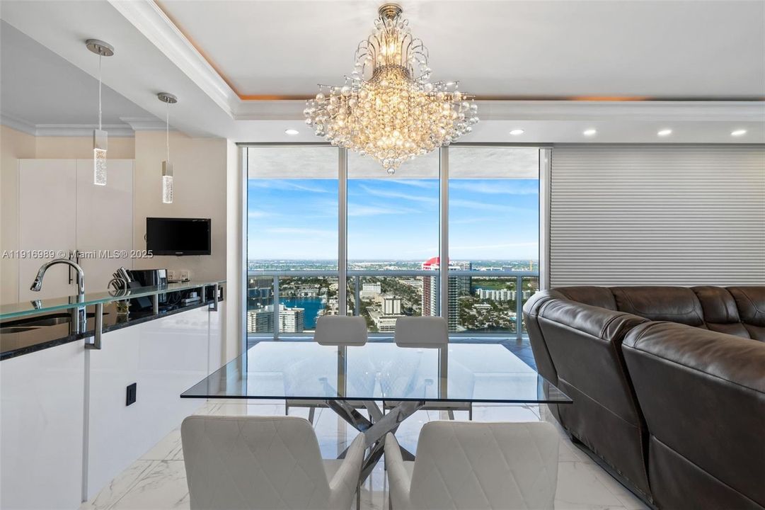 待售: $1,250,000 (2 贝兹, 2 浴室, 1458 平方英尺)