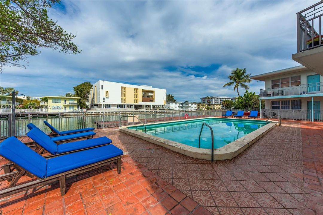 En Venta: $300,000 (3 camas, 2 baños, 1110 Pies cuadrados)