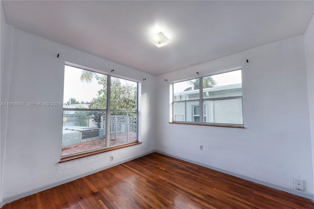 En Venta: $300,000 (3 camas, 2 baños, 1110 Pies cuadrados)