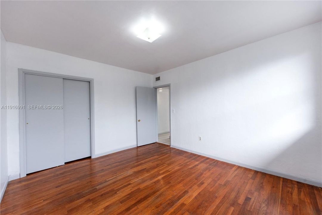 En Venta: $300,000 (3 camas, 2 baños, 1110 Pies cuadrados)