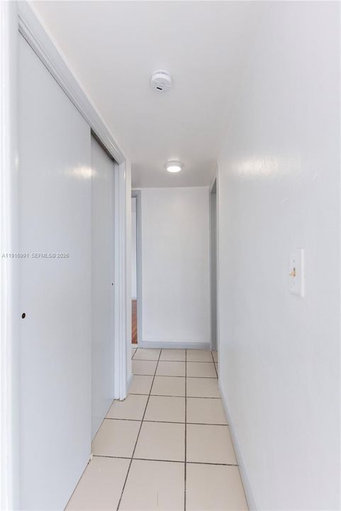 En Venta: $300,000 (3 camas, 2 baños, 1110 Pies cuadrados)