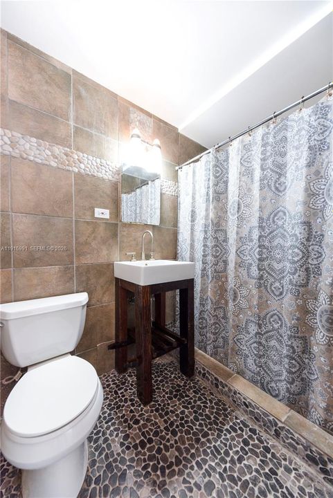 En Venta: $300,000 (3 camas, 2 baños, 1110 Pies cuadrados)