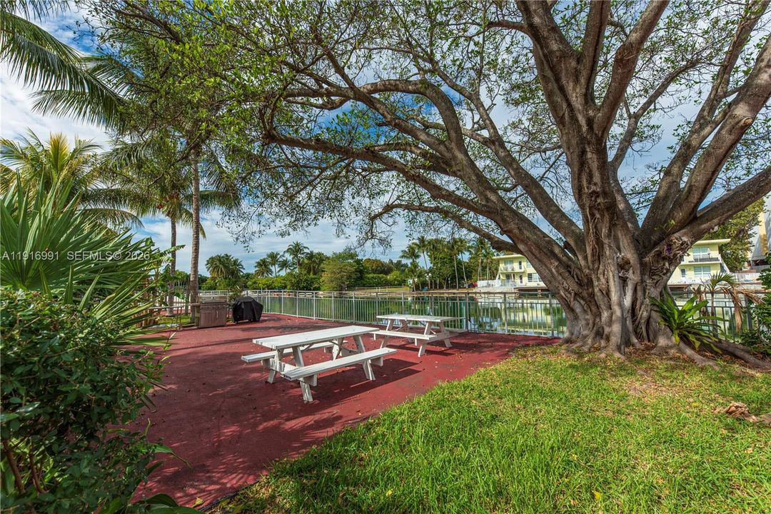 En Venta: $300,000 (3 camas, 2 baños, 1110 Pies cuadrados)