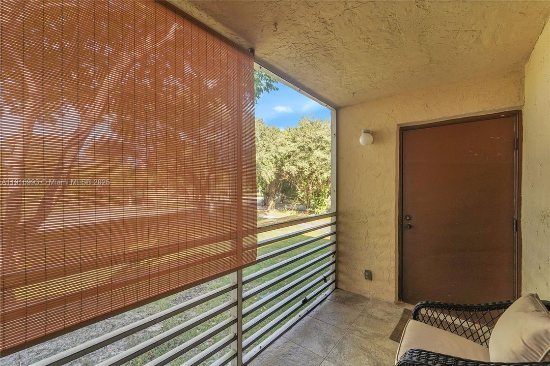 待售: $138,900 (1 贝兹, 1 浴室, 800 平方英尺)