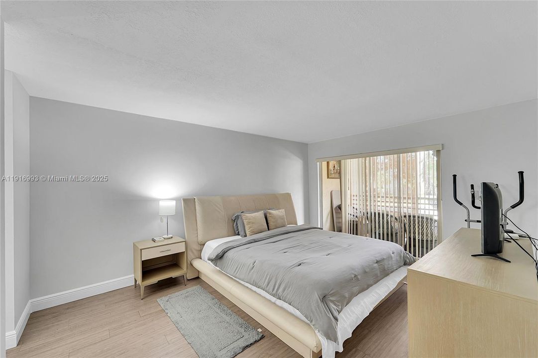 待售: $138,900 (1 贝兹, 1 浴室, 800 平方英尺)