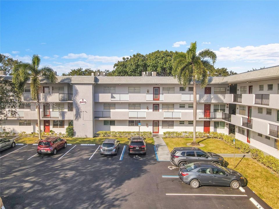 待售: $138,900 (1 贝兹, 1 浴室, 800 平方英尺)