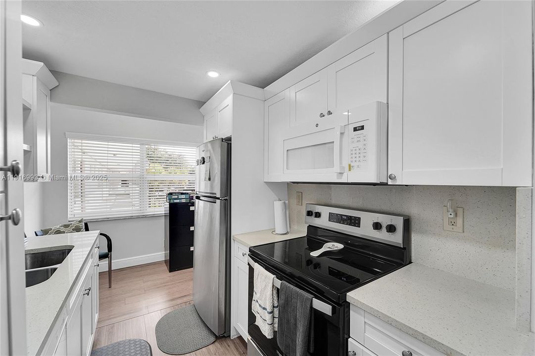 待售: $138,900 (1 贝兹, 1 浴室, 800 平方英尺)