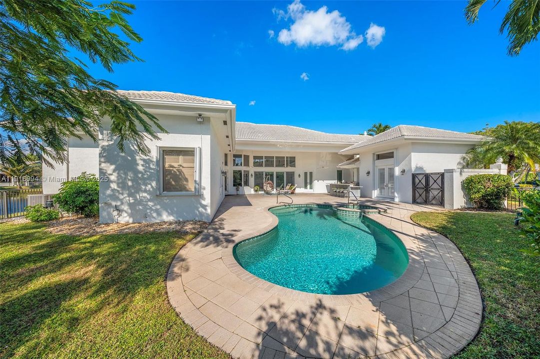 For Sale: $5,999,995 (8 beds, 8 baths, 3432 Square Feet)