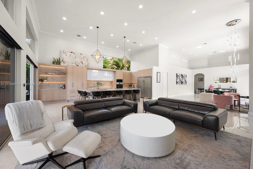 For Sale: $5,999,995 (8 beds, 8 baths, 3432 Square Feet)