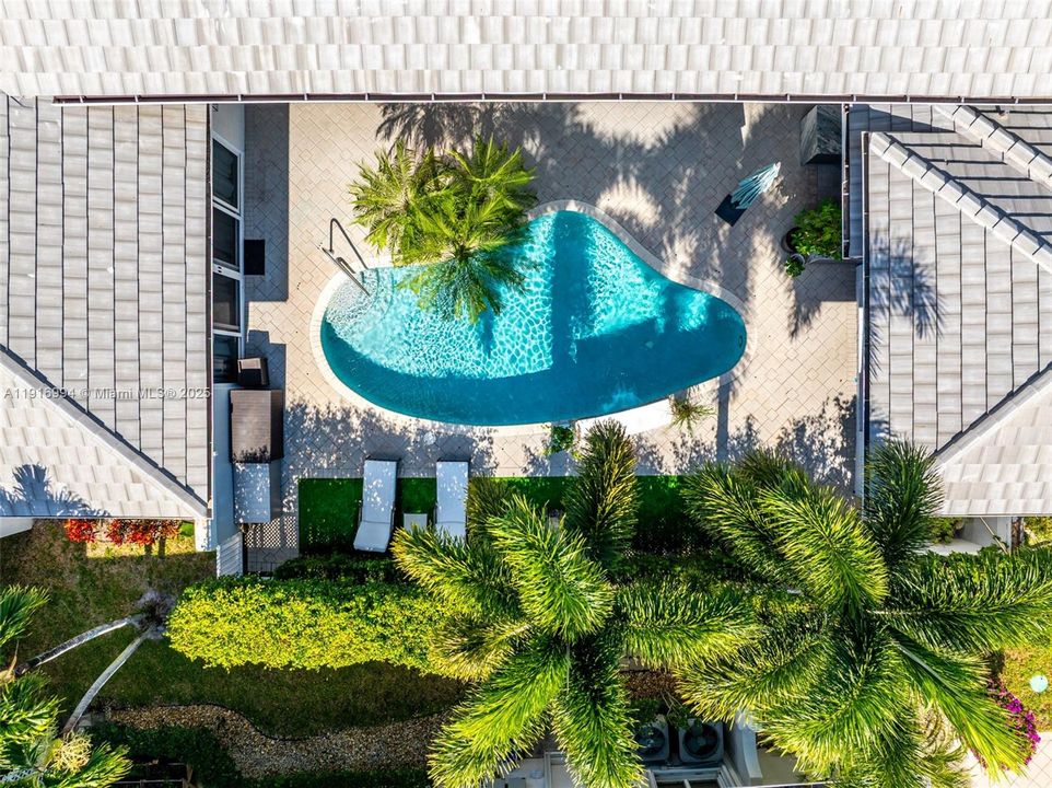 For Sale: $5,999,995 (8 beds, 8 baths, 3432 Square Feet)