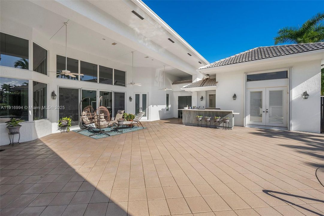 For Sale: $5,999,995 (8 beds, 8 baths, 3432 Square Feet)