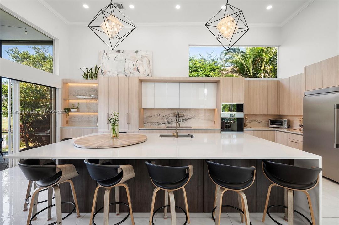 For Sale: $5,999,995 (8 beds, 8 baths, 3432 Square Feet)