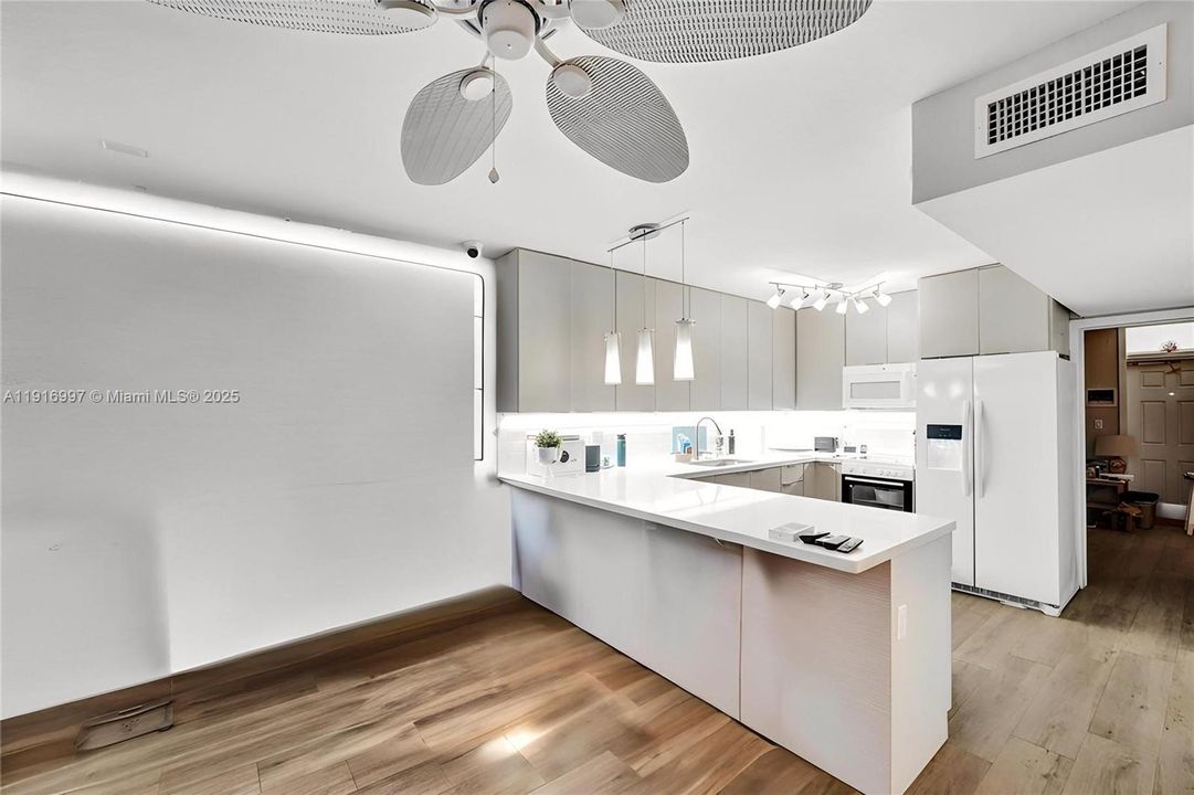 На продажу: $274,000 (1 спален, 1 ванн, 540 Квадратных фут)