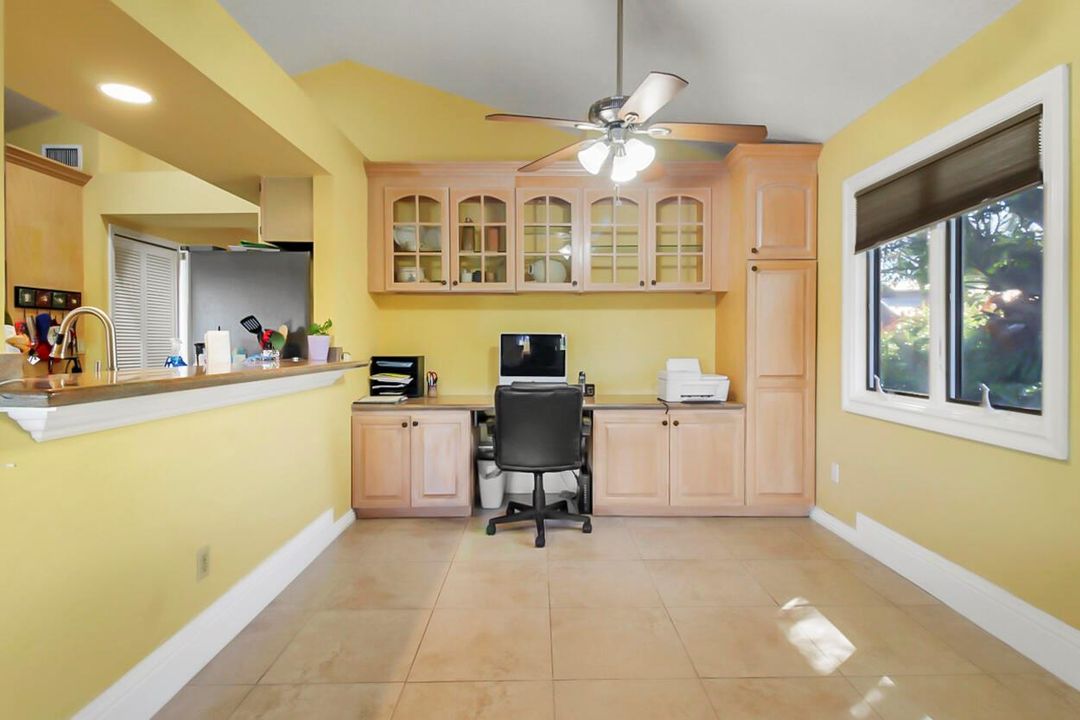 Leth Desk Area