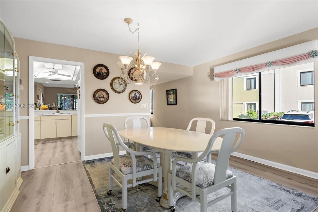 待售: $269,000 (2 贝兹, 2 浴室, 1504 平方英尺)