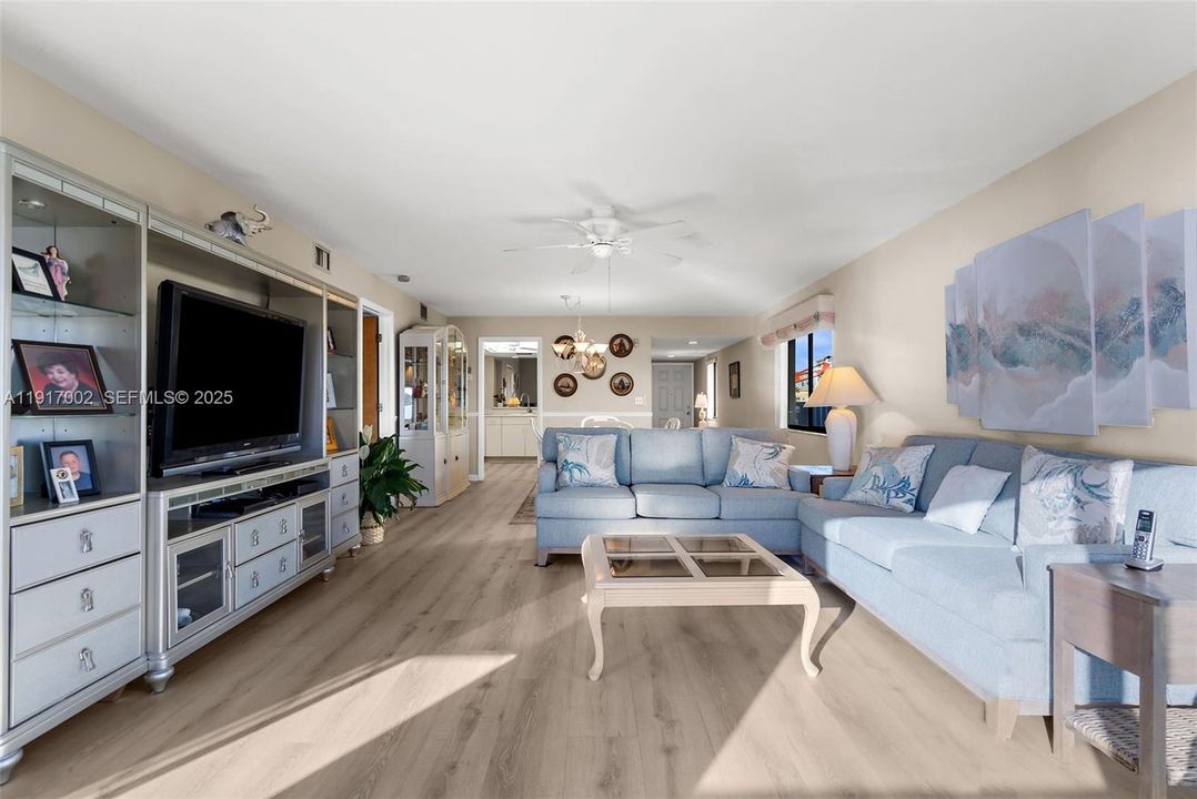 待售: $269,000 (2 贝兹, 2 浴室, 1504 平方英尺)