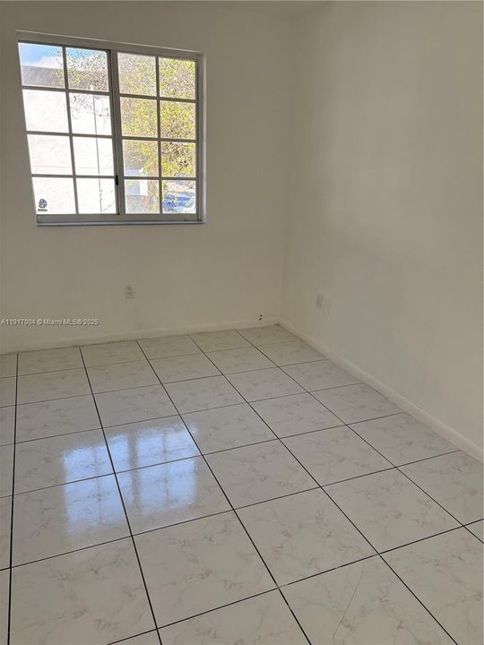 出租: $1,800 (2 贝兹, 1 浴室, 20958 平方英尺)