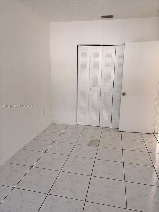 出租: $1,800 (2 贝兹, 1 浴室, 20958 平方英尺)