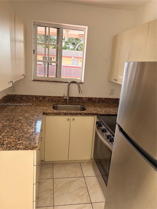 出租: $1,800 (2 贝兹, 1 浴室, 20958 平方英尺)