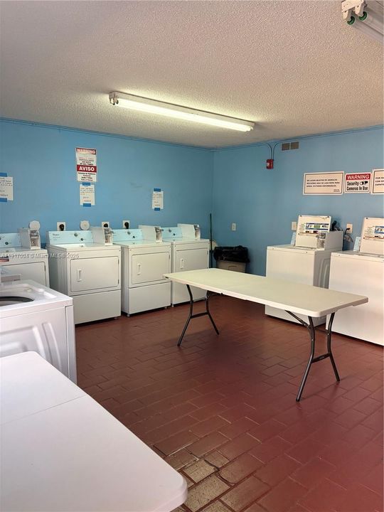 出租: $1,800 (2 贝兹, 1 浴室, 20958 平方英尺)