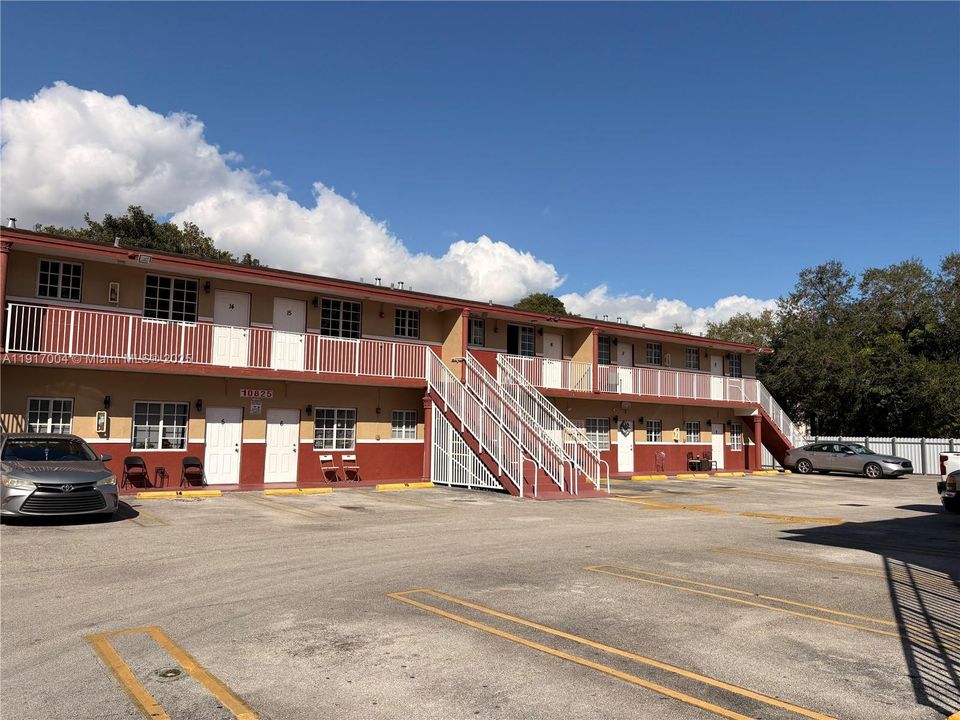 出租: $1,800 (2 贝兹, 1 浴室, 20958 平方英尺)